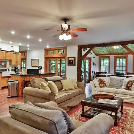 Spacious Vermont Mountain Retreat - 4Br,4Ba - Near Skiing & Hiking - Perfect For Groups